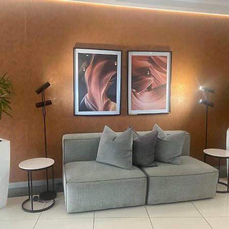 Lovely Rosebank 1-Bedroom Condo With Pool & Cinema Johannesburg Exterior photo