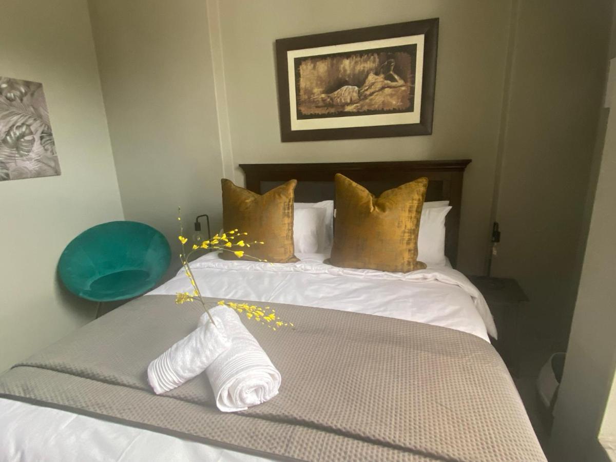 Lovely Rosebank 1-Bedroom Condo With Pool & Cinema Johannesburg Exterior photo