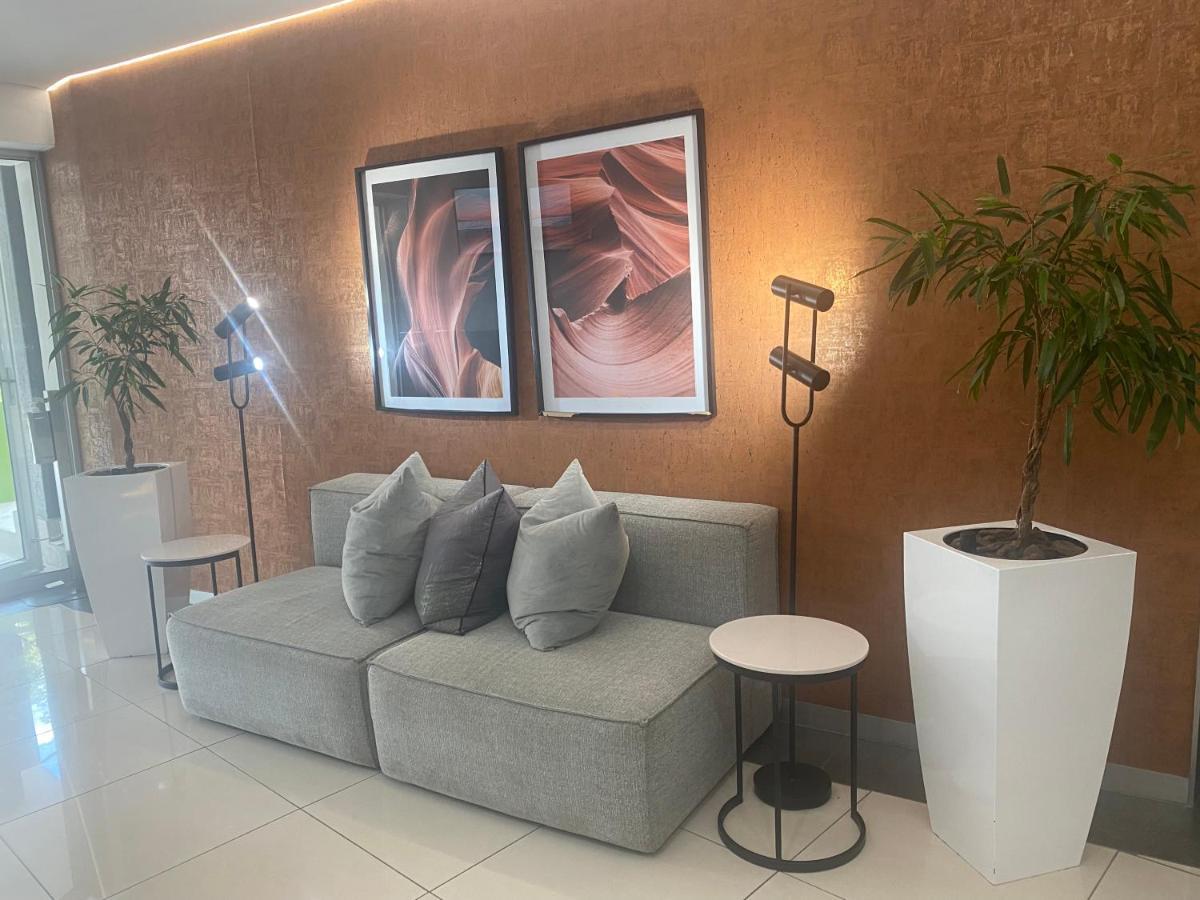 Lovely Rosebank 1-Bedroom Condo With Pool & Cinema Johannesburg Exterior photo